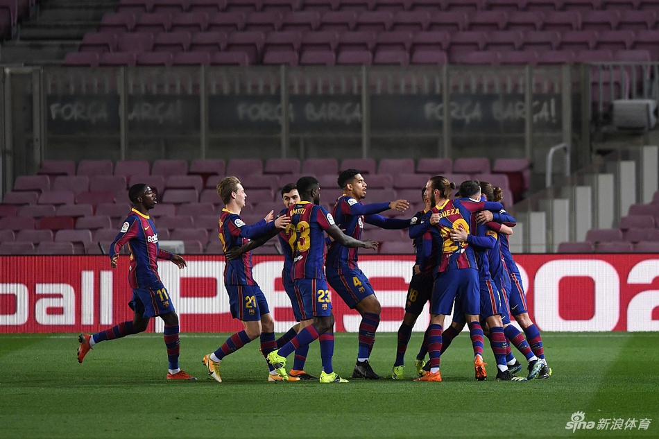 تصريح لويس إنريكي عن برشلونةالنادي سيبقى الأكبر بغض النظر عن النتائج